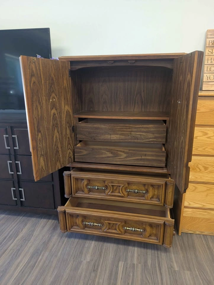 Vintage Bassett 4-Drawer Armoire / Gentleman’s Chest – 1970s - photo 3