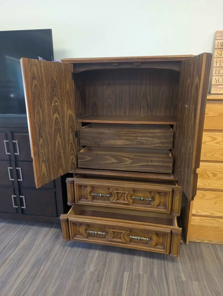 Vintage Bassett 4-Drawer Armoire / Gentleman’s Chest – 1970s - photo 3