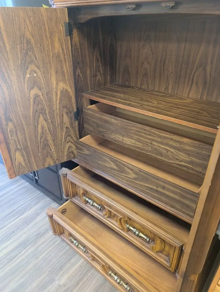 Vintage Bassett 4-Drawer Armoire / Gentleman’s Chest – 1970s - photo 4