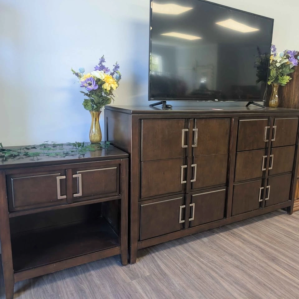 Raymour & Flanigan 6 Drawer Dresser Set + End Stand – $169 - photo 2