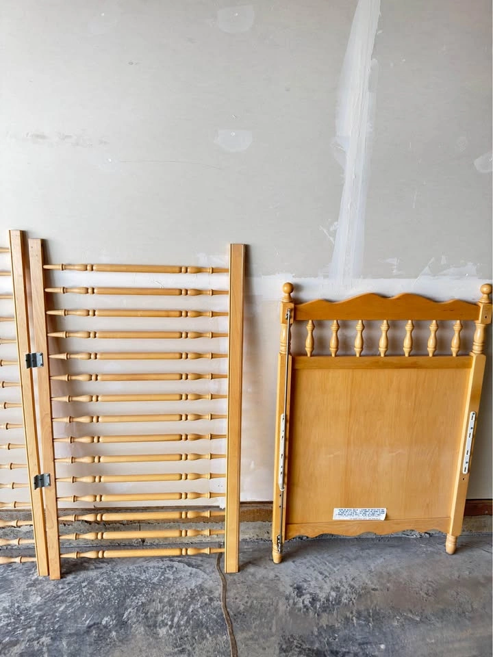 Vintage Solid Wood Baby Crib – Complete Frame – $20 - photo 3