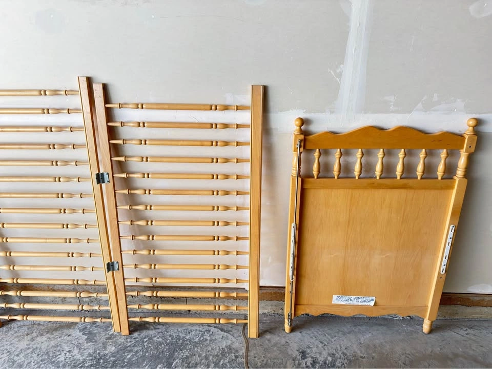 Vintage Solid Wood Baby Crib – Complete Frame – $20 - photo 4