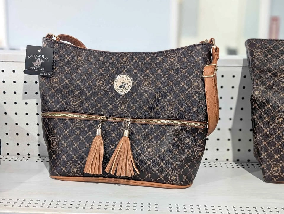 SALE. Beverly hills Leather Purse 👜 $20!