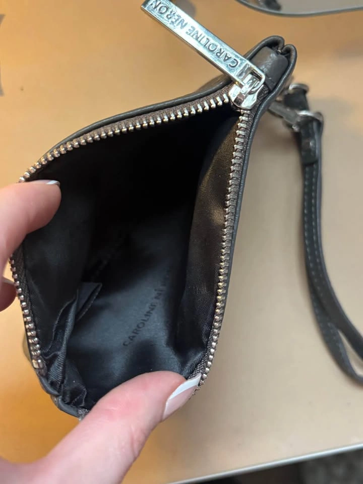 Caroline Néron pebbled leather wristlet clutch - photo 3