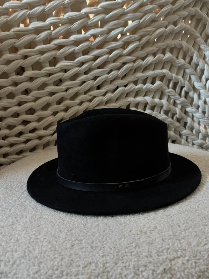 Urban Outfitters black brimmed hat - photo 4