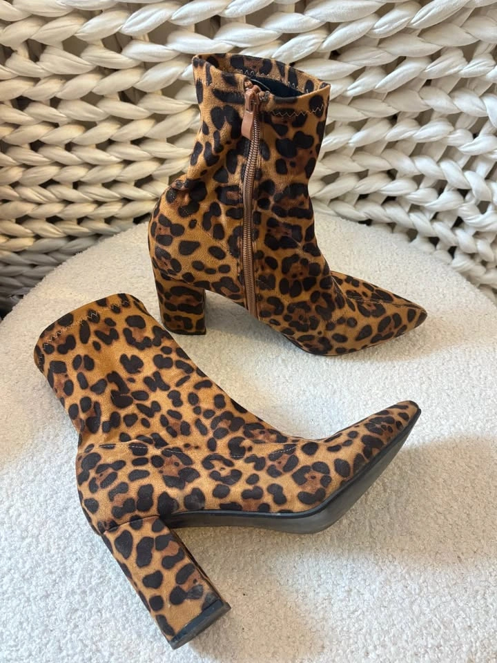 Leopard print sock boot - size 7 - photo 2