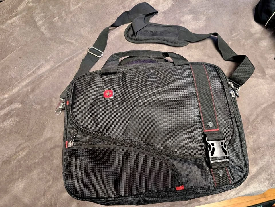 Laptop carrying bag