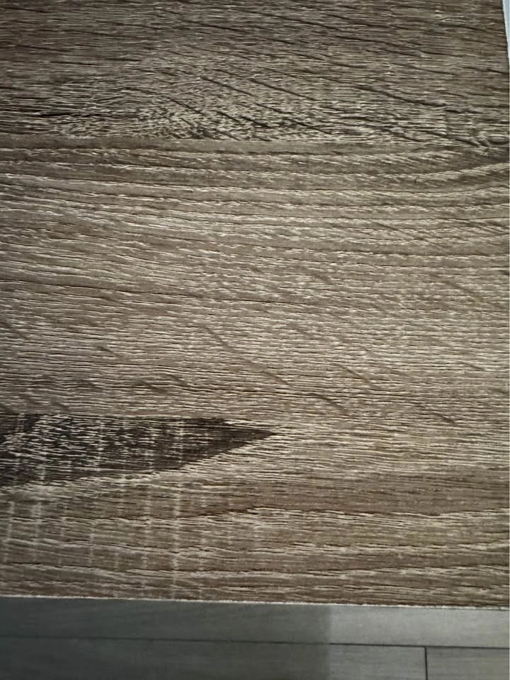 Desk - photo 2