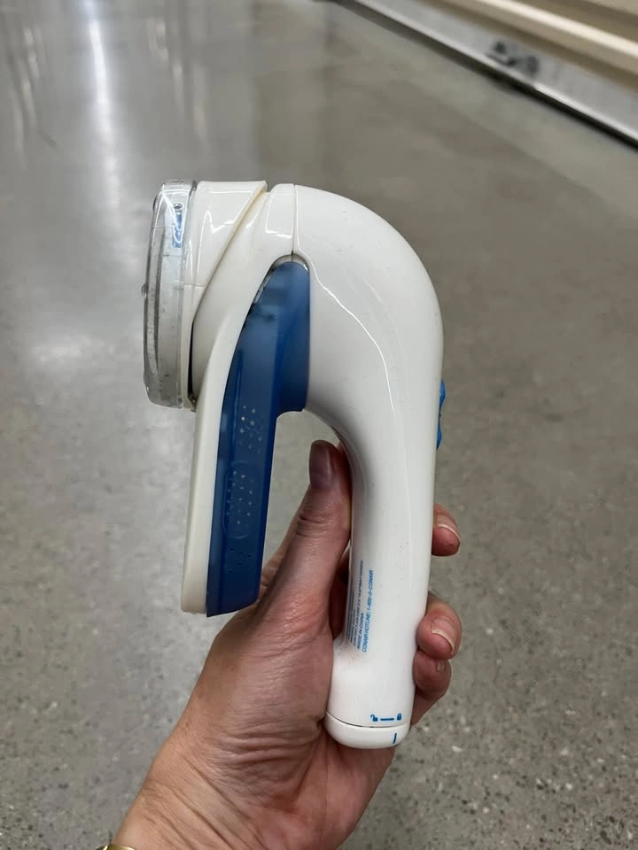MOVING SALE: PRICE REDUCED – MUST GO BY JUNE 14 Fabric Shaver - photo 4