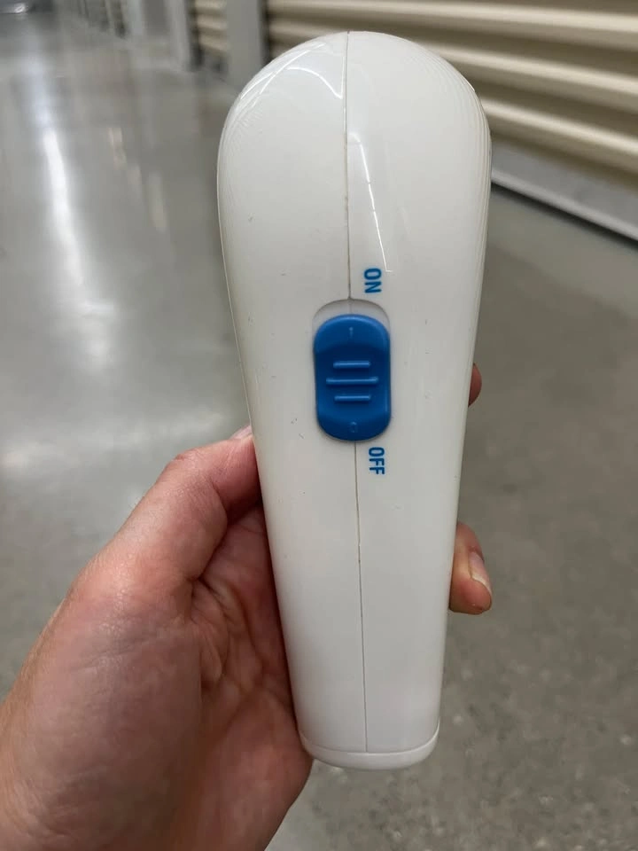 MOVING SALE: PRICE REDUCED – MUST GO BY JUNE 14 Fabric Shaver - photo 5