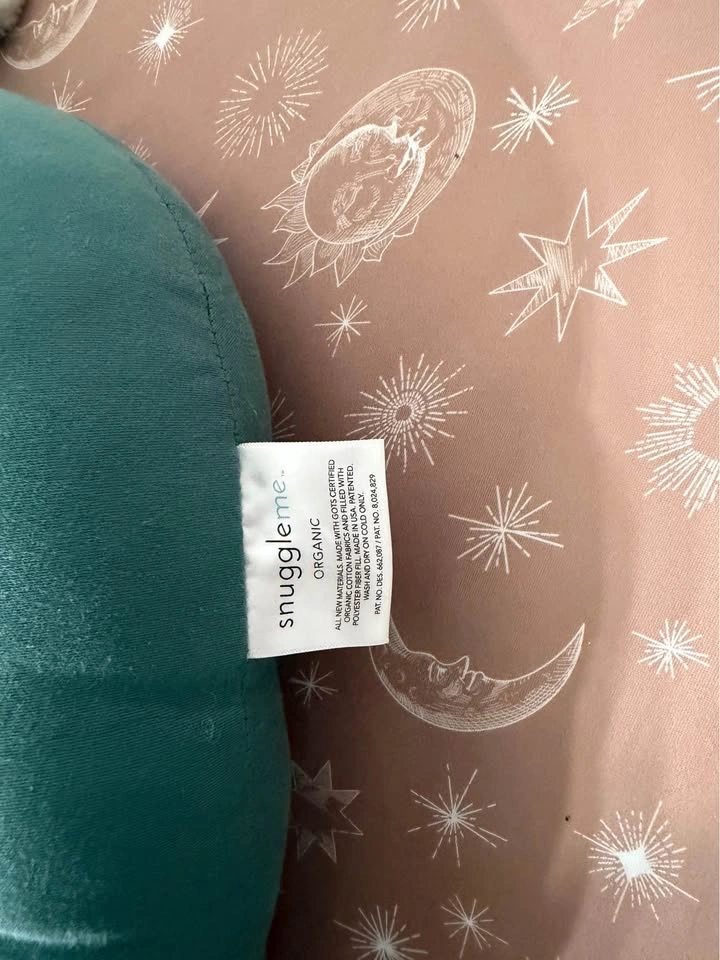 Snuggle Me Organic + 2 Covers Like New - photo 2