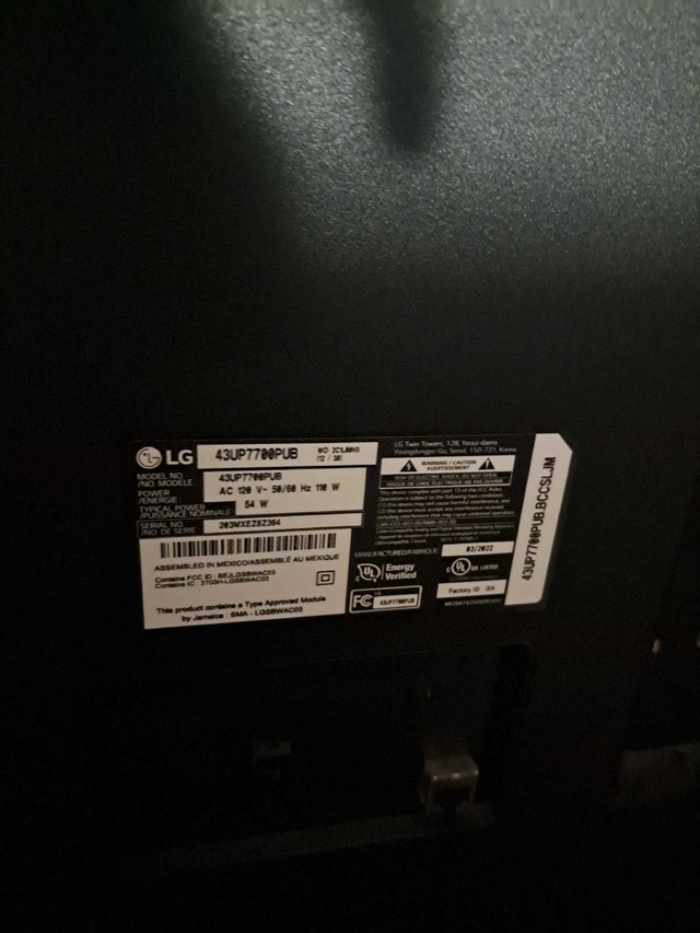 43" LG 4K Smart TV LED 60hz Includes Magic Remote Original Box! - photo 2