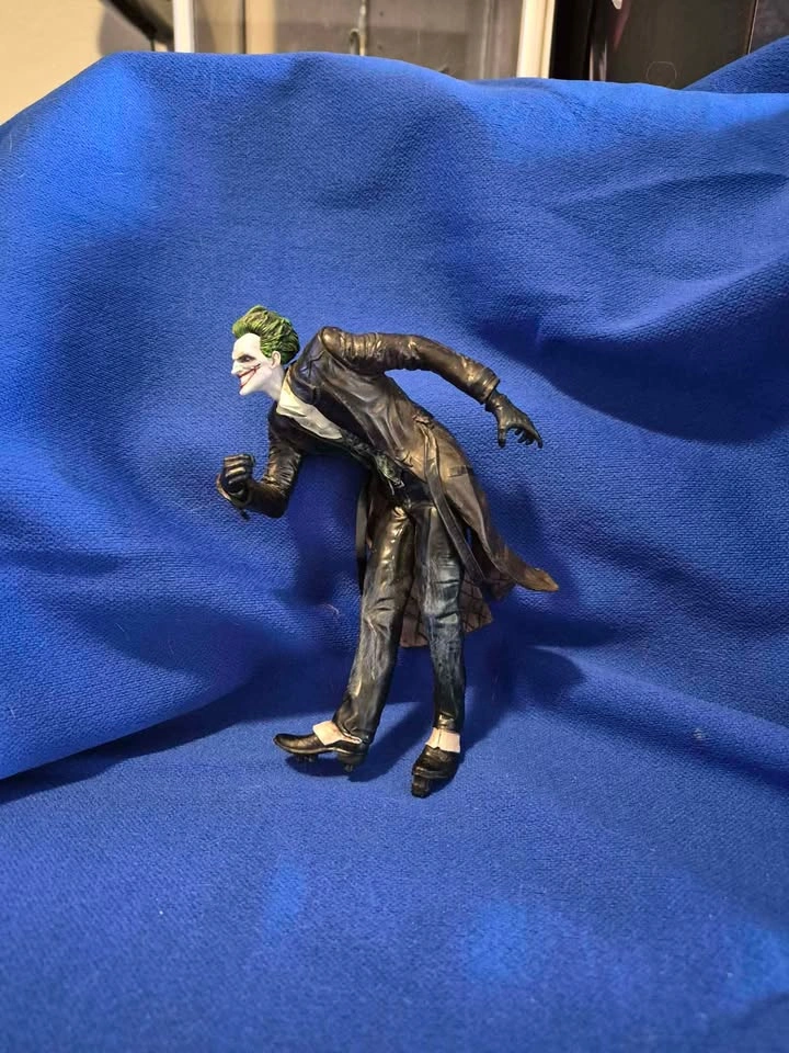 Joker figure - photo 2