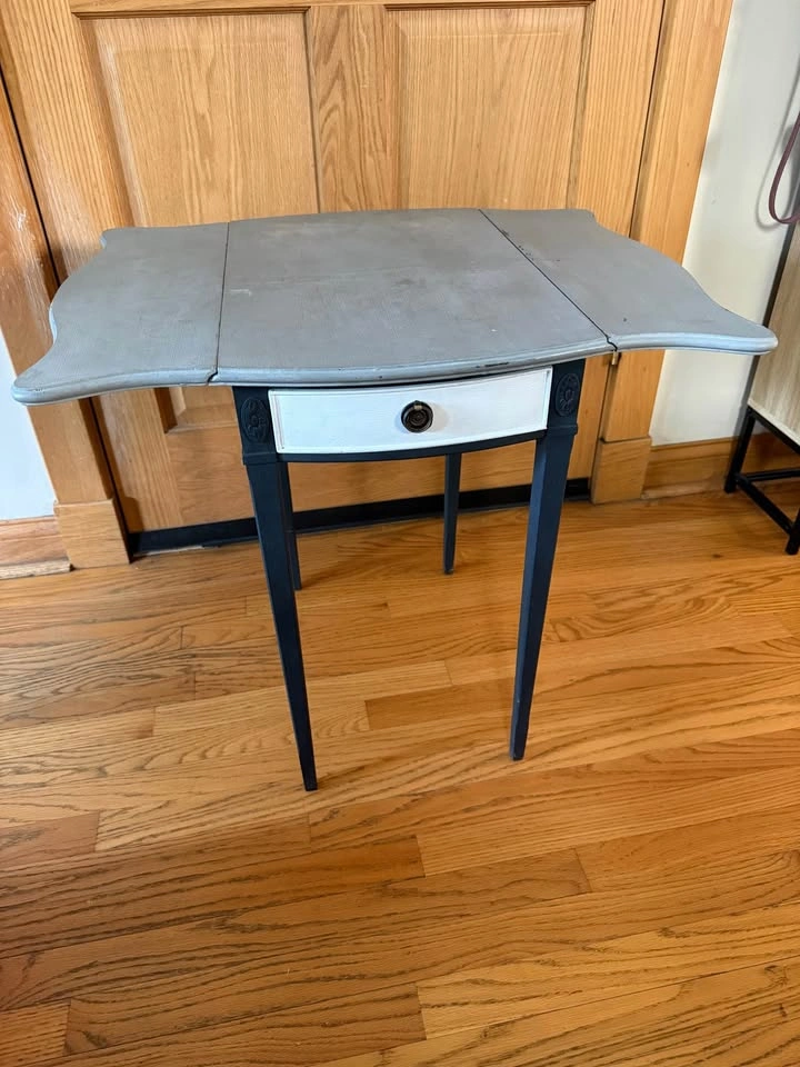 Gray drop leaf side table - photo 2
