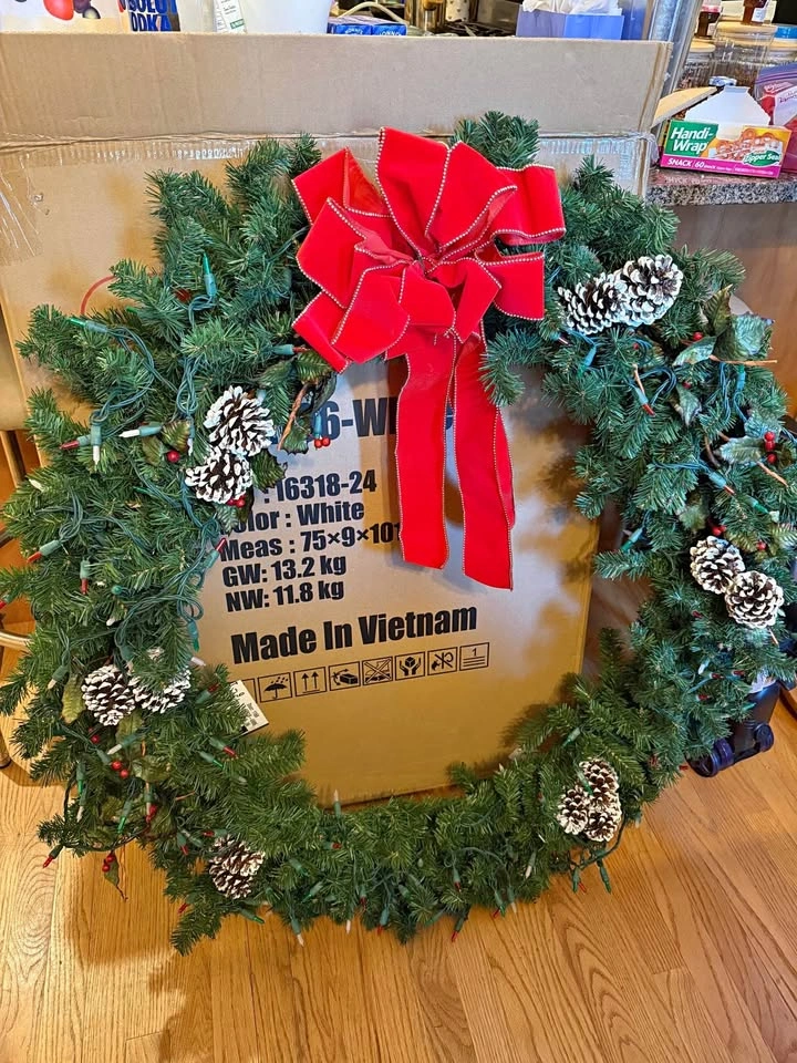 3.5 ft indoor/outdoor Christmas wreath