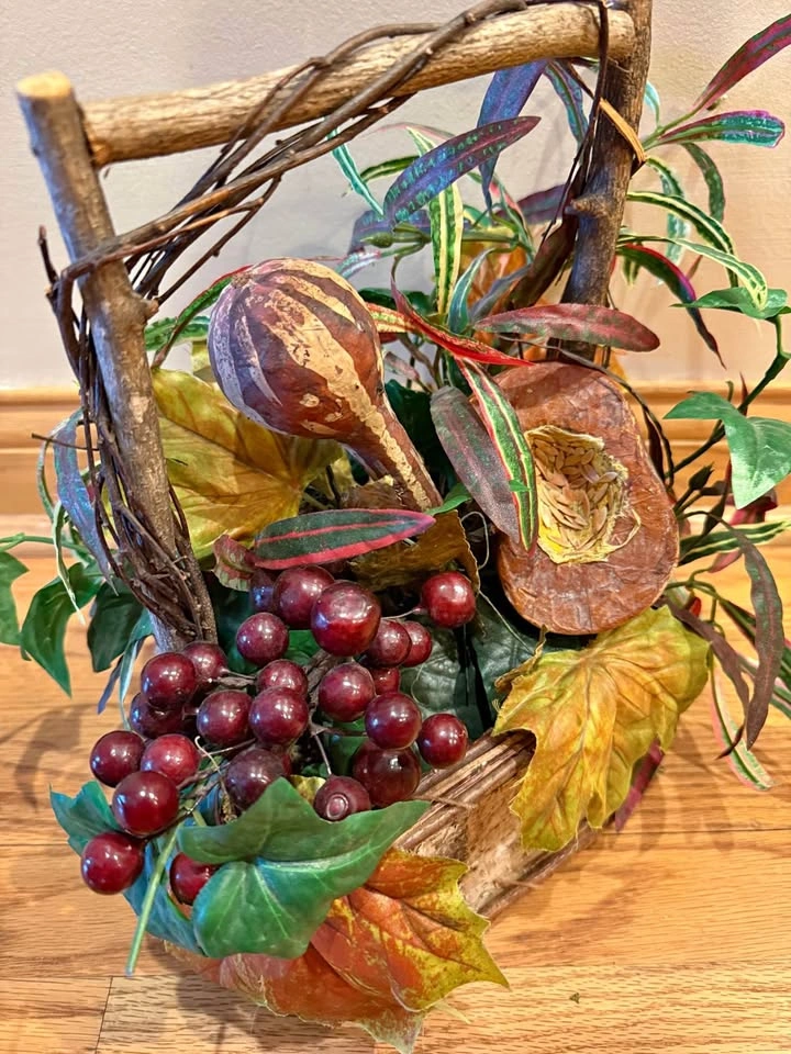 Fall decorative basket with fruits and leaves