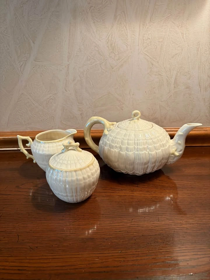 Belleek Pottery Ireland - Limpet Yellow Tea Set, 11 Pieces