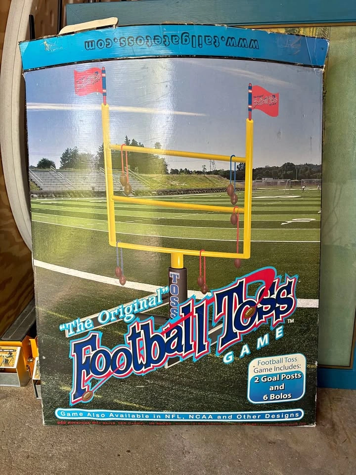 Football toss game