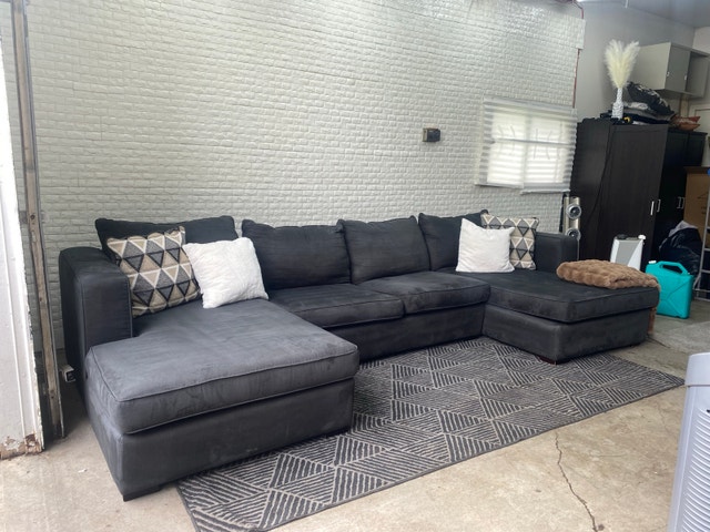 FREE DELIVERY Sectional - photo 2