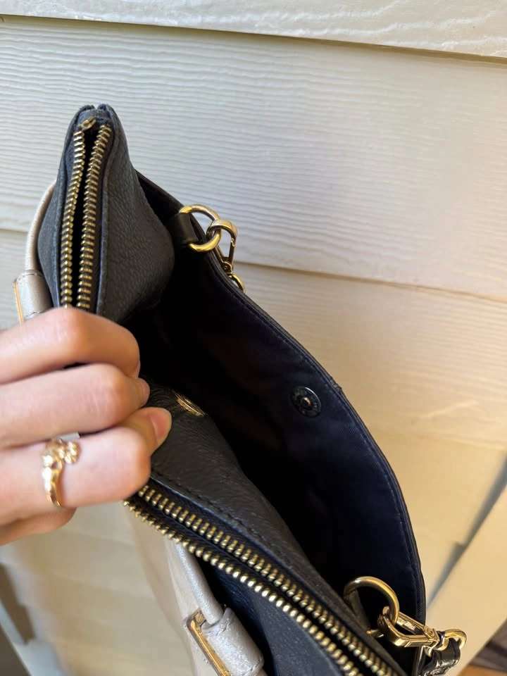 Vintage Danier Genuine Leather Black and Beige Crossbody - photo 4