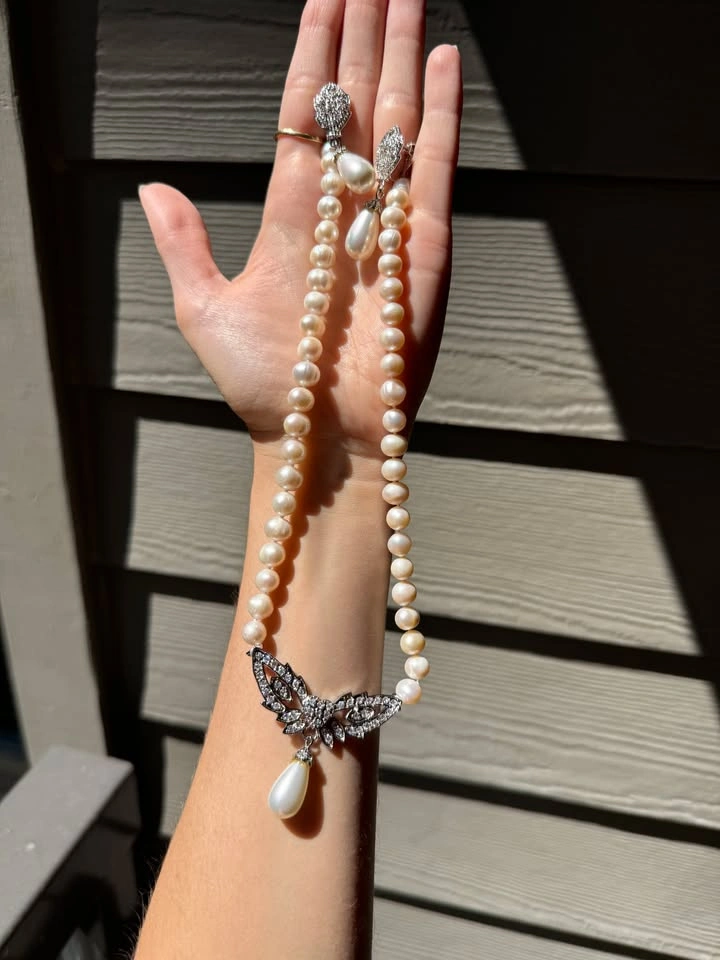 Beautiful Pearl Necklace and Earring Set - Unworn! - photo 2