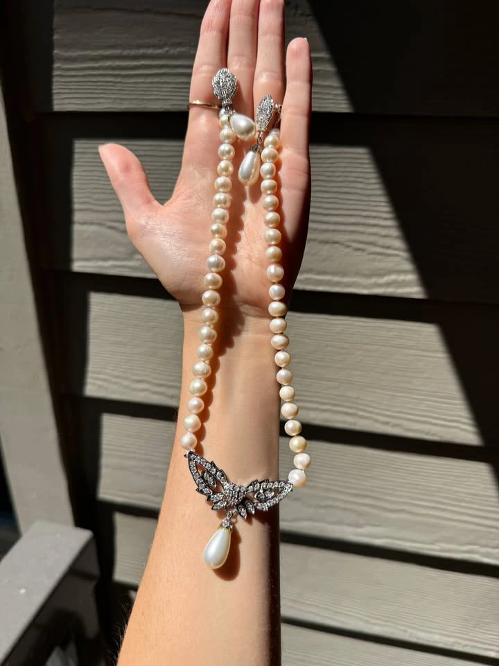 Beautiful Pearl Necklace and Earring Set - Unworn! - photo 3
