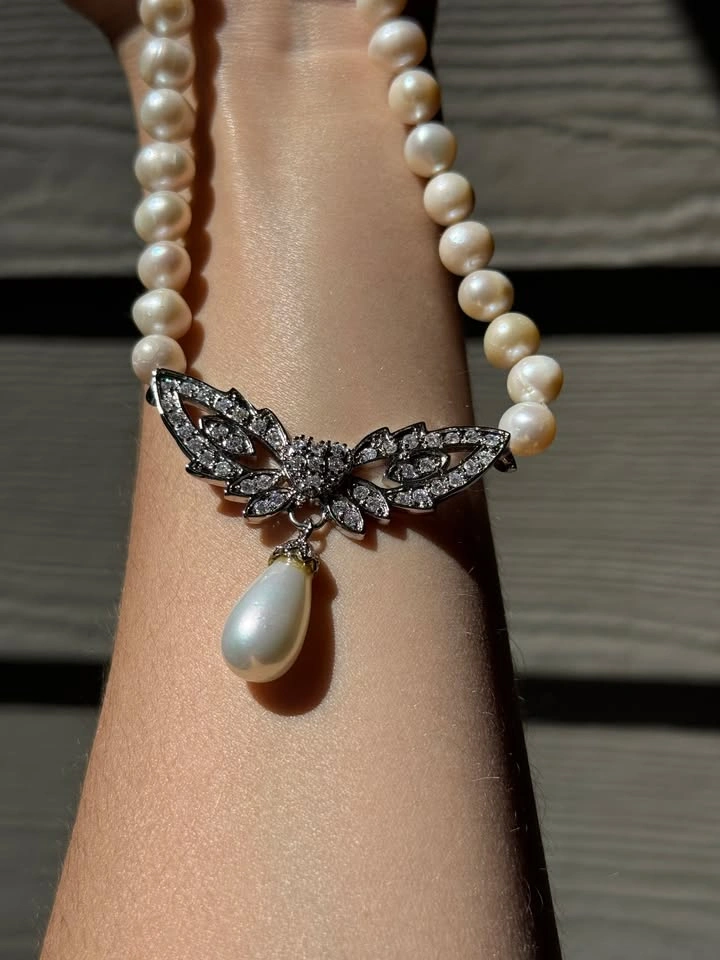 Beautiful Pearl Necklace and Earring Set - Unworn! - photo 4