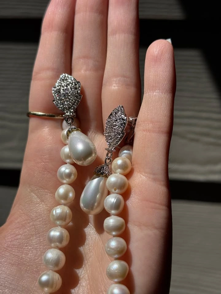 Beautiful Pearl Necklace and Earring Set - Unworn! - photo 5
