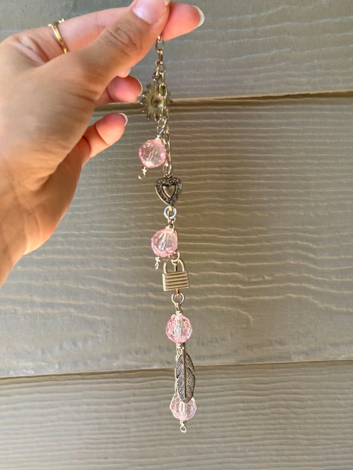 Pretty bracelet and extra charms bundle - photo 3