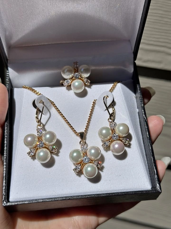 Elegant Pearl Jewelry Set - Unworn in original packaging!