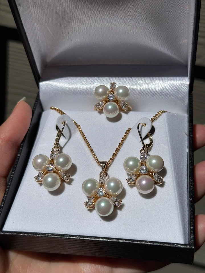 Elegant Pearl Jewelry Set - Unworn in original packaging! - photo 2