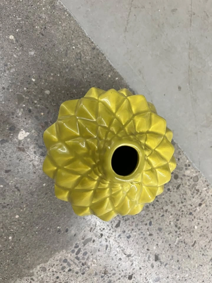 Modern Vase Duo – Brand New White Geometric & Yellow Bud Vases - photo 4