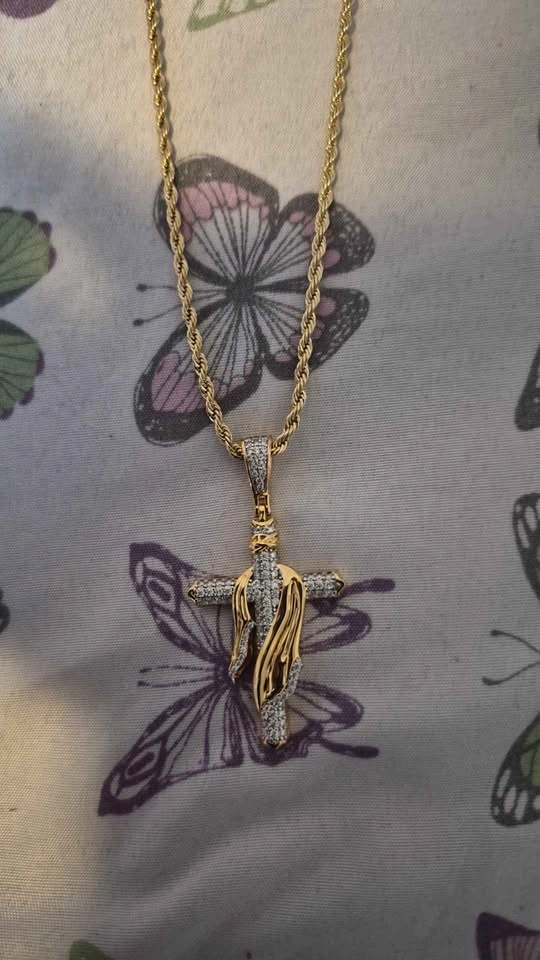 925 Sterling Silver 2ct Moissanite Cross Pendant - photo 3