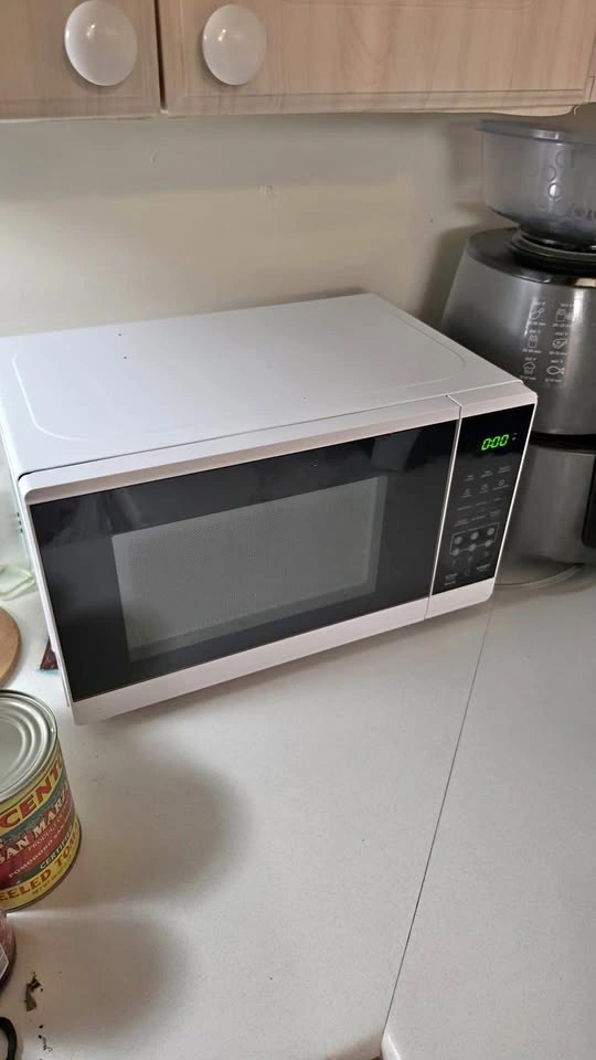 700 Watt Microwave