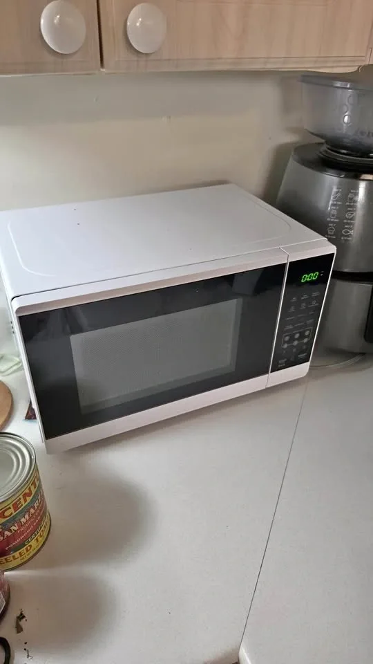 700 Watt Microwave