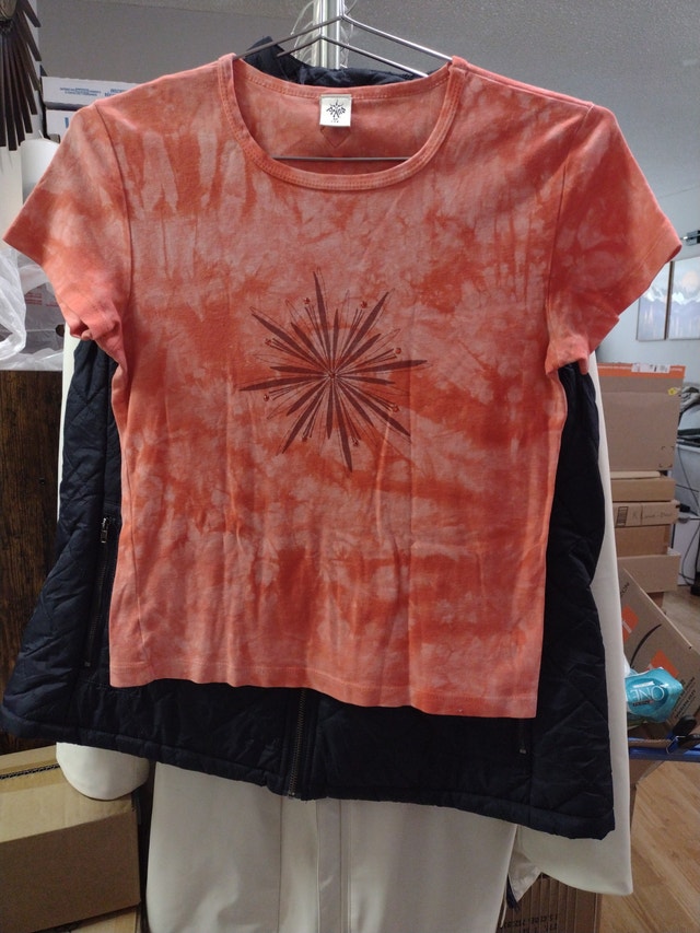 T-shirt with starburst motif, medium