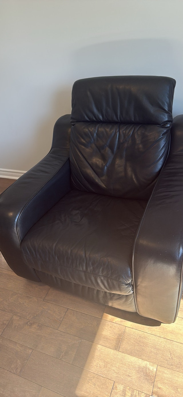 Mobilia Black Leather Recliner Chair - photo 3