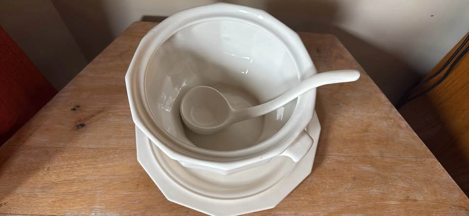 Vintage Pfaltzgraff Heritage White soup tureen set - photo 2