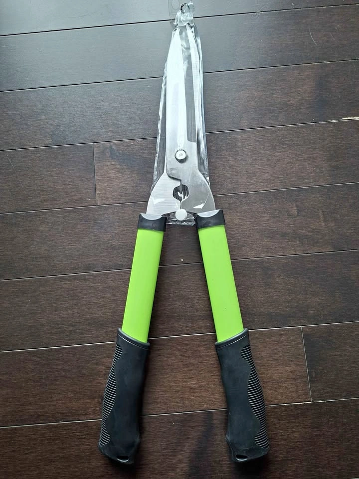 Sharp Grass Cutter / Green and Black color