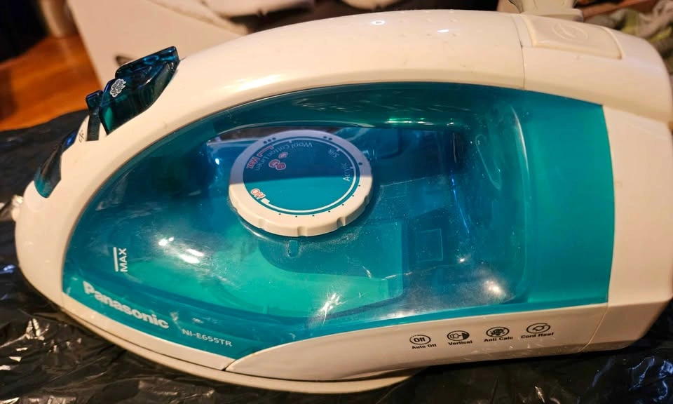 Panasonic NI-E655TR Steam Iron - photo 2