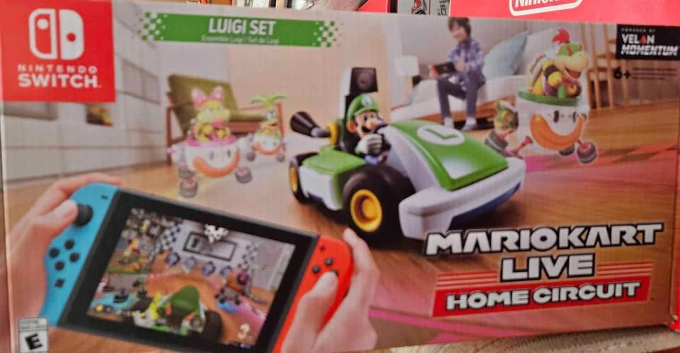 Nintendo Switch Mario Kart Live: Home Circuit Luigi Set