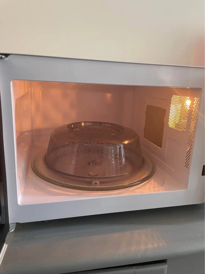 Hamilton Beach Microwave - photo 2