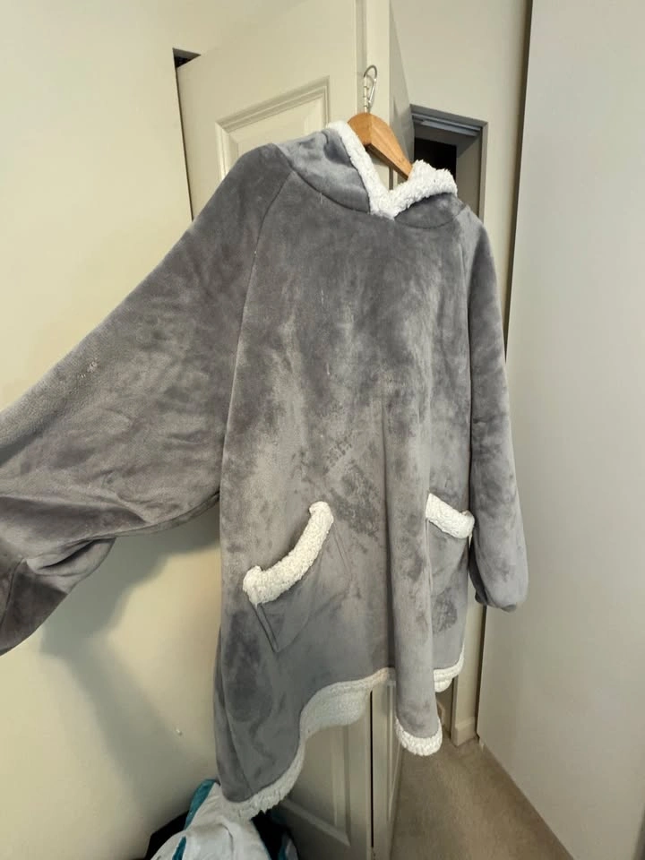 The coziest wearable blanket hoodie - photo 2