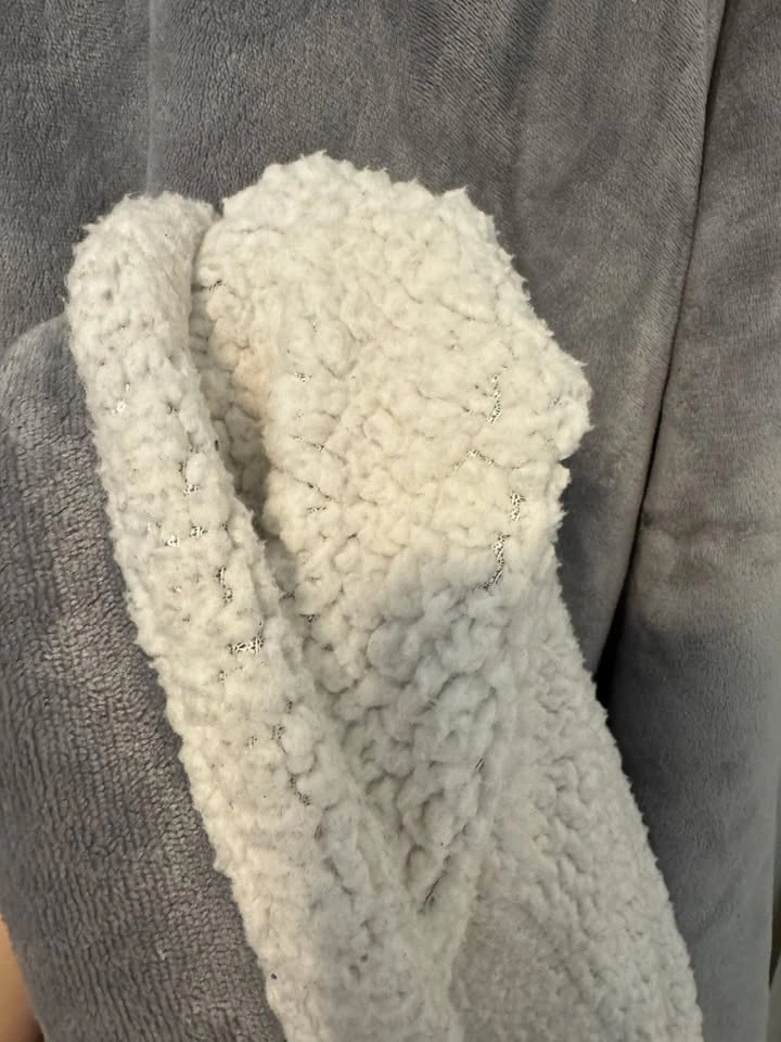 The coziest wearable blanket hoodie - photo 3