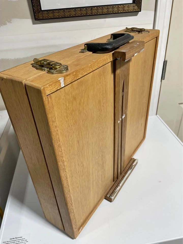 Artists travel easel
