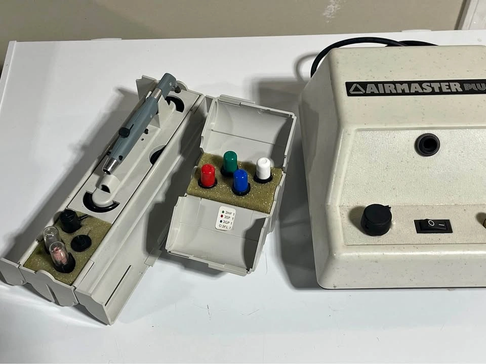 Complete airbrush equipment set