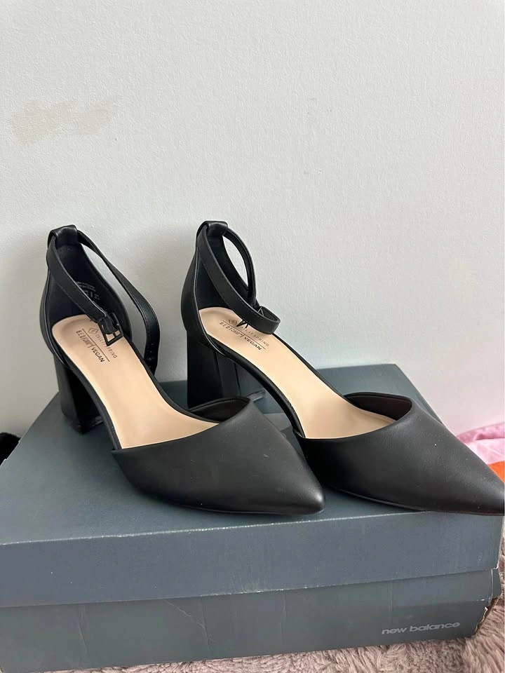 Black Ankle-Strap Heels – Brand New, Never Worn - size 8