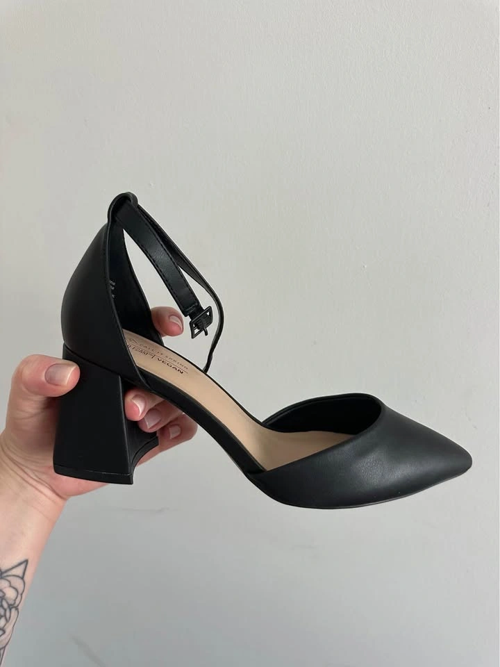 Black Ankle-Strap Heels – Brand New, Never Worn - size 8 - photo 5