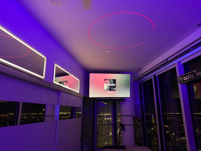Modern Bachelor Top Floor Corner Studio - photo 3
