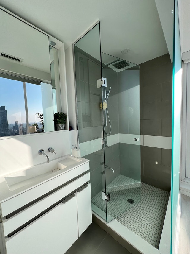 Modern Bachelor Top Floor Corner Studio - photo 5